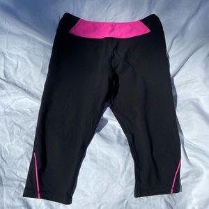 Black and pink 3/4 leggings.